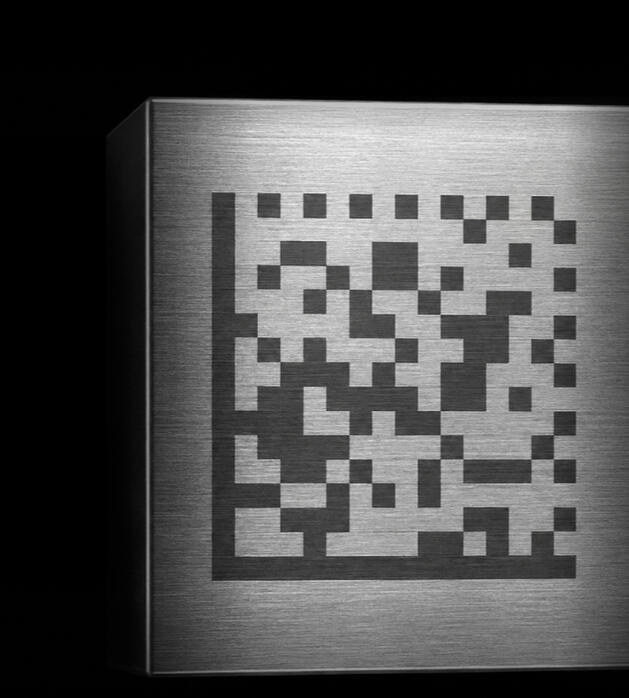 Data-Matrix-Code lasergraviert auf Edelstahlbauteil